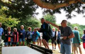 Quand Jacky montre la lune, Daniel...
légende de Rodolphe
